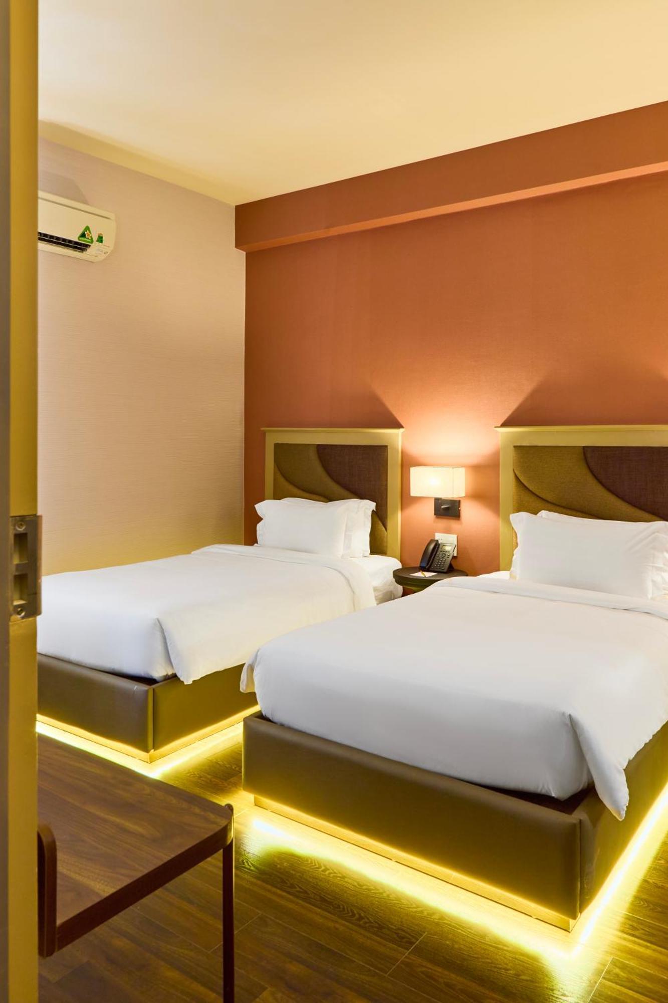 הו צ'י מין סיטי Kin Hotel Ly Tu Trong מראה חיצוני תמונה